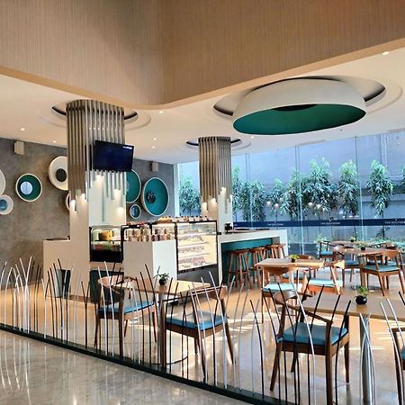 The Southern Hotel Surabaya Formerly Ibis Styles Surabaya Jemursari מראה חיצוני תמונה