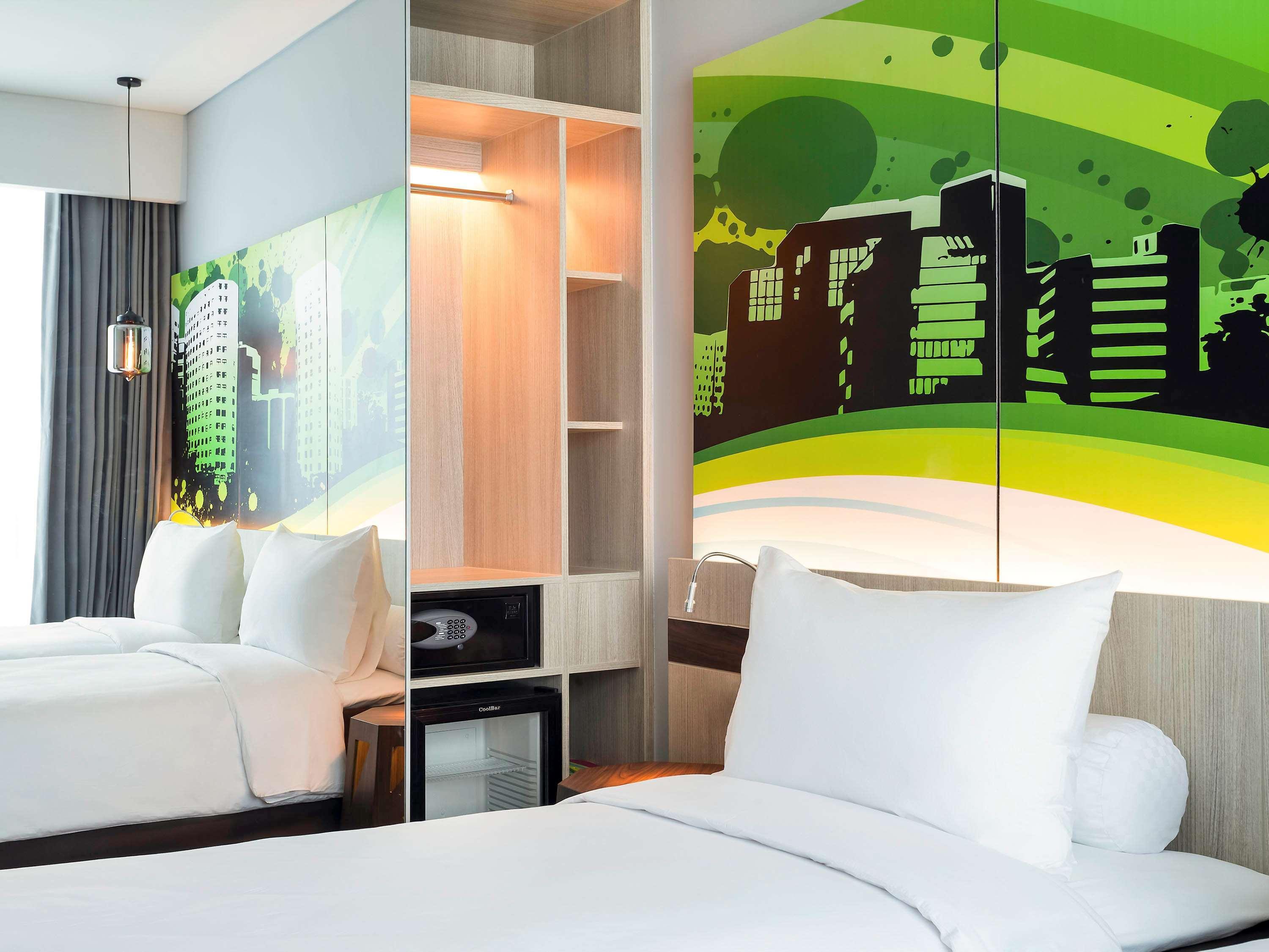 The Southern Hotel Surabaya Formerly Ibis Styles Surabaya Jemursari מראה חיצוני תמונה