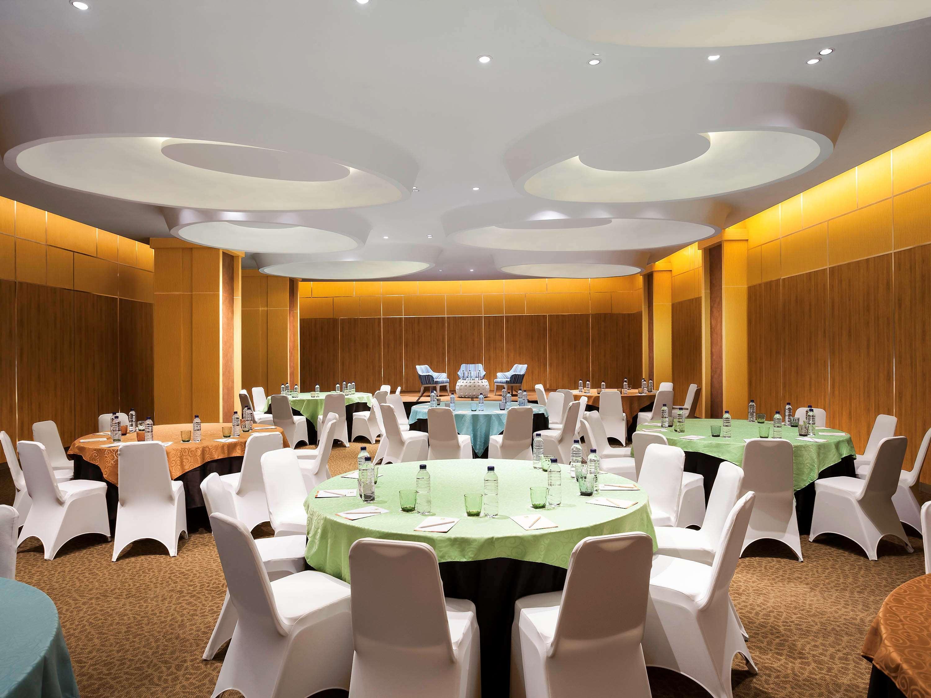 The Southern Hotel Surabaya Formerly Ibis Styles Surabaya Jemursari מראה חיצוני תמונה