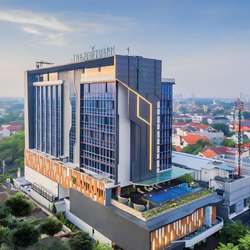 The Southern Hotel Surabaya Formerly Ibis Styles Surabaya Jemursari מראה חיצוני תמונה