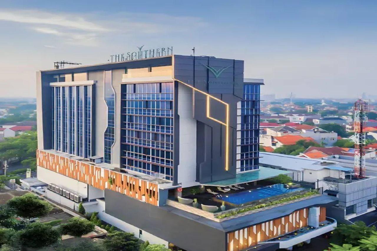 The Southern Hotel Surabaya Formerly Ibis Styles Surabaya Jemursari מראה חיצוני תמונה