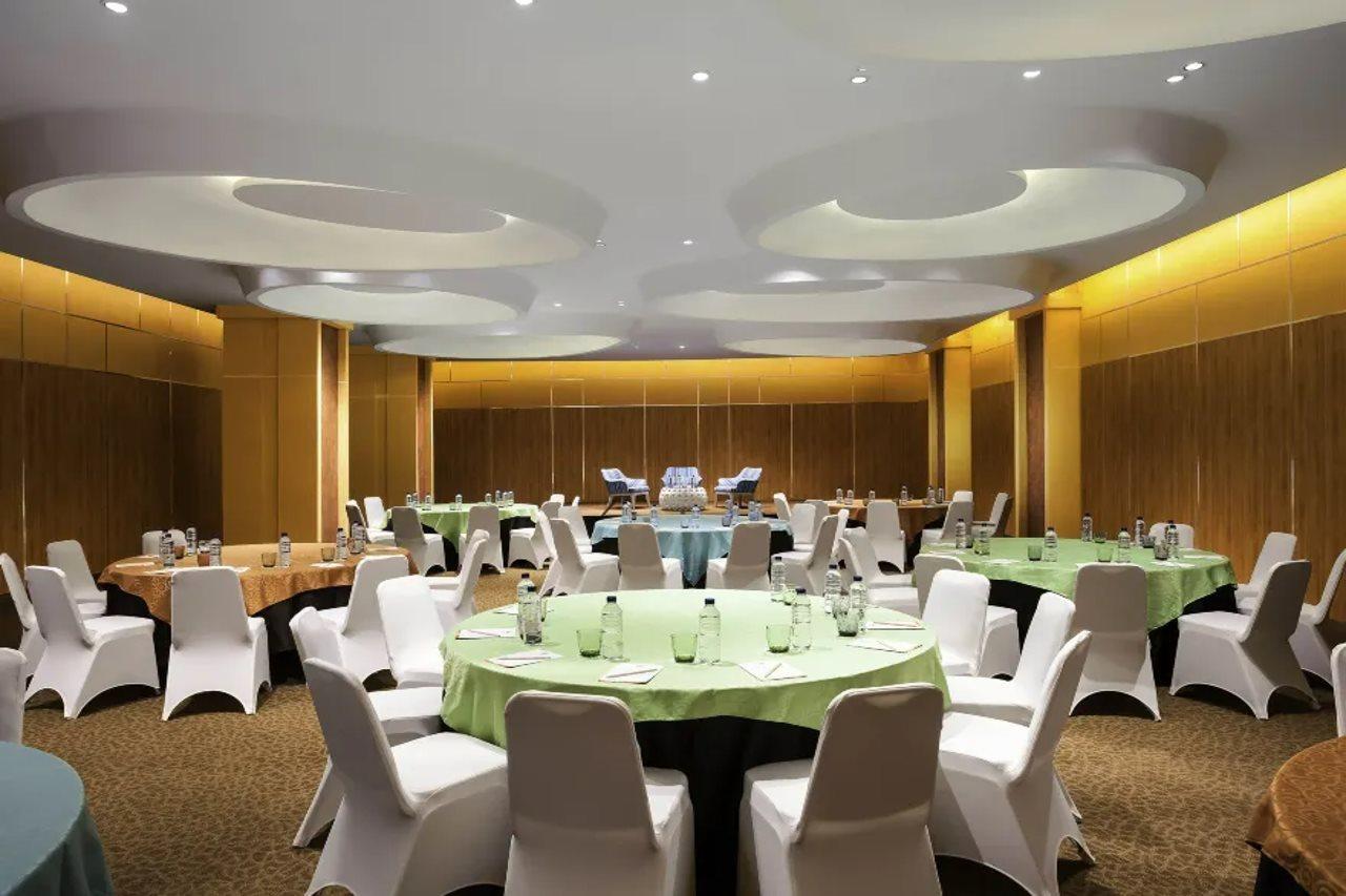 The Southern Hotel Surabaya Formerly Ibis Styles Surabaya Jemursari מראה חיצוני תמונה