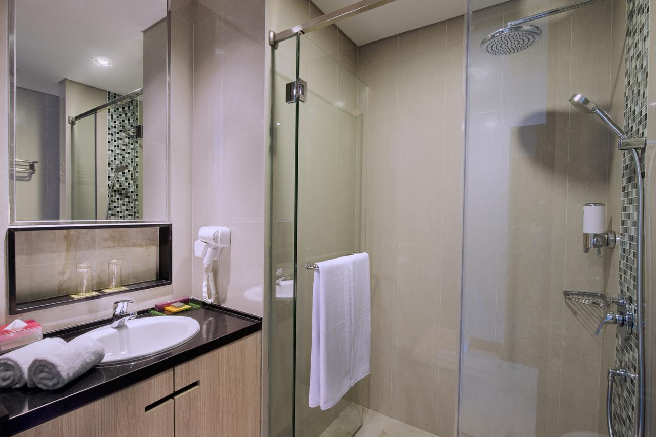 The Southern Hotel Surabaya Formerly Ibis Styles Surabaya Jemursari מראה חיצוני תמונה